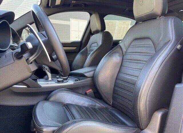 
								Alfa Romeo Stelvio full									