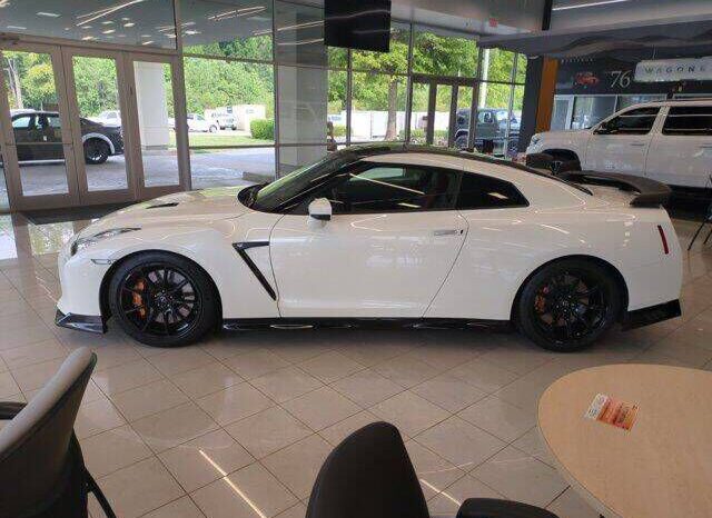 
								Nissan GT-R full									