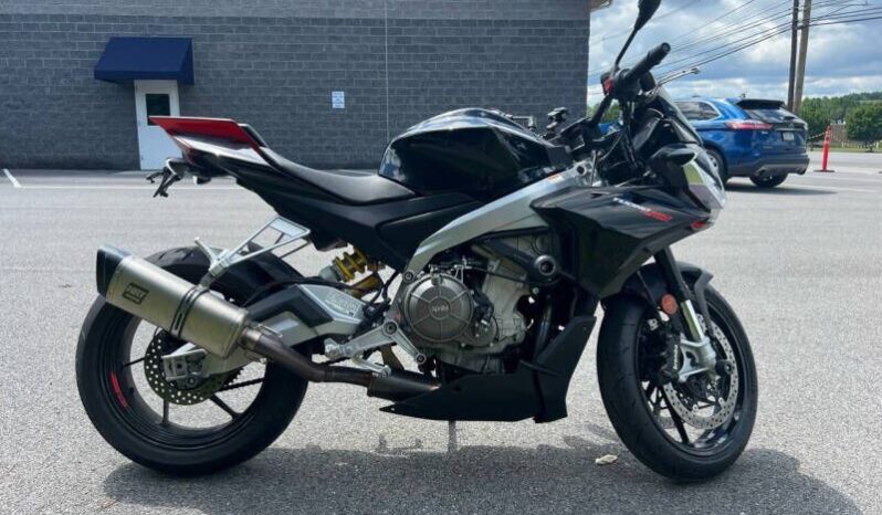 
								2022 Aprilia Tuono full									