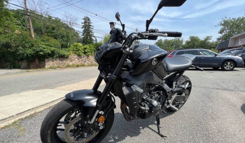 
								2023 Yamaha MT-09 full									