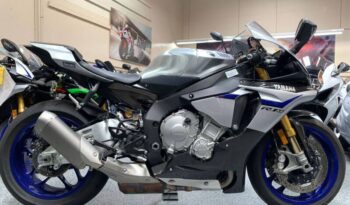 
									2015 Yamaha YZF-R1 full								