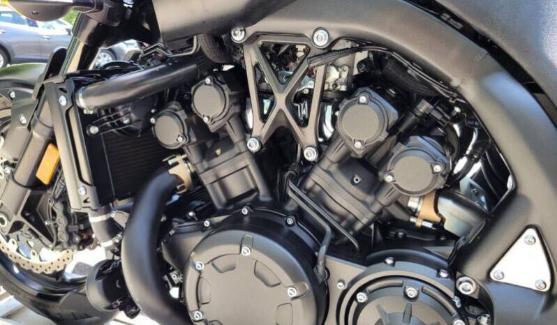 
								2020 Yamaha VMAX full									